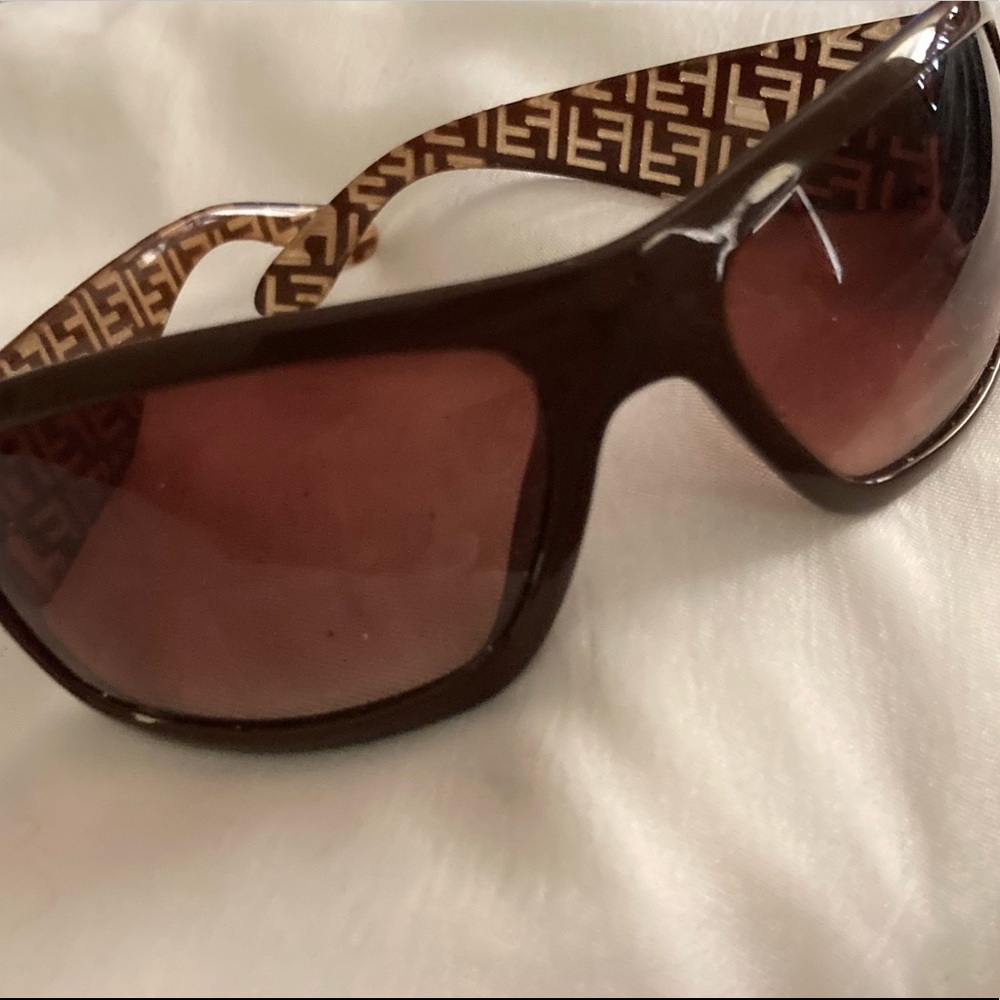 Auth vintage Fendi women’s sunglasses SXO702 - Picture 1 of 13